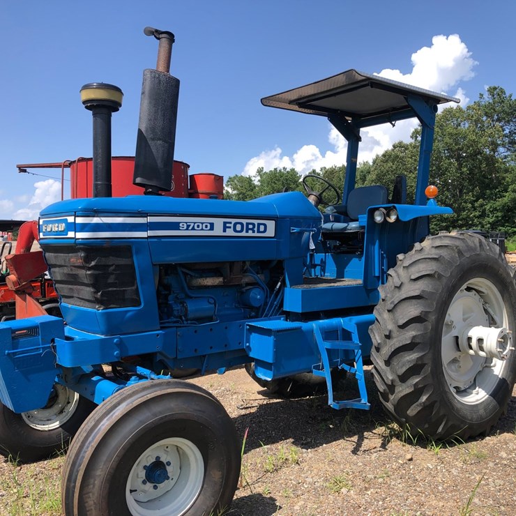 1977 FORD TRACTOR