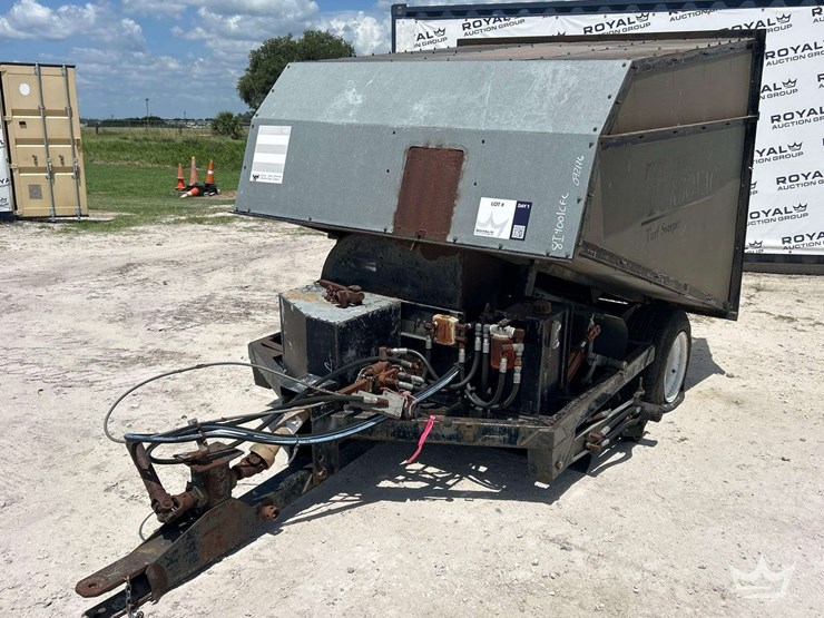diamond-turf-turbovac-turf-sweeper-tractor-attachment-image-1