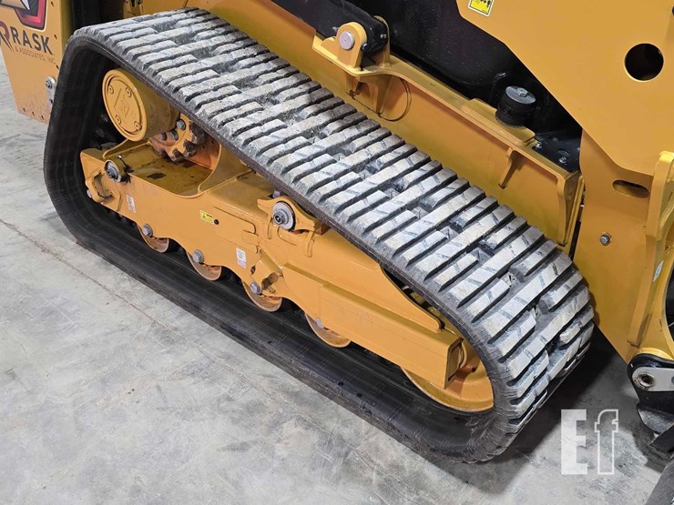 2025-caterpillar-255-image-36