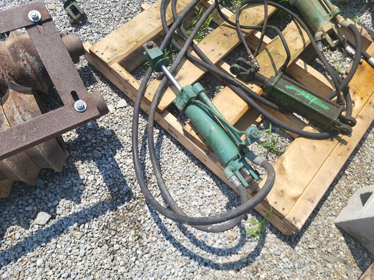 oliver-hydraulic-cylinder-w/hoses-image-5