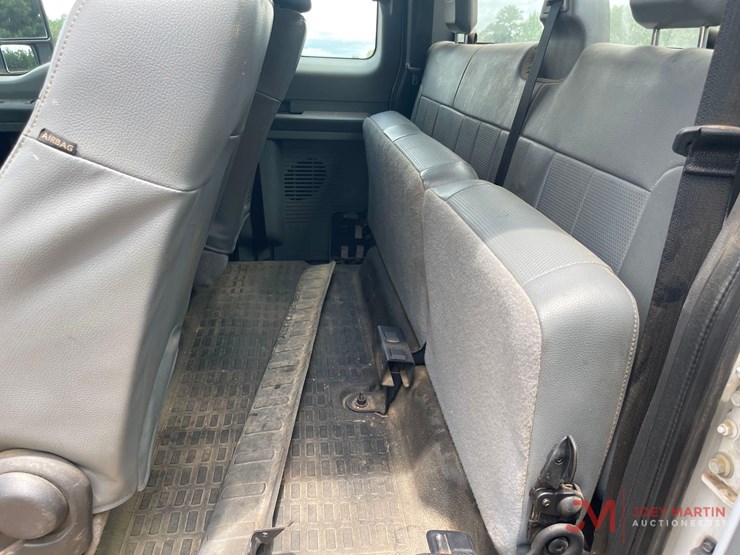 2016-ford-f-550-xl-super-duty-cab-&-chassis-truck-image-23