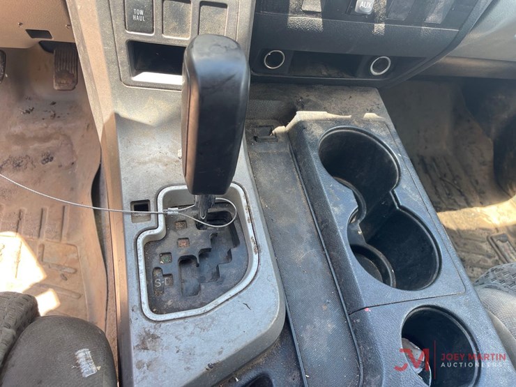 2010-toyota-tundra-sr5-image-23