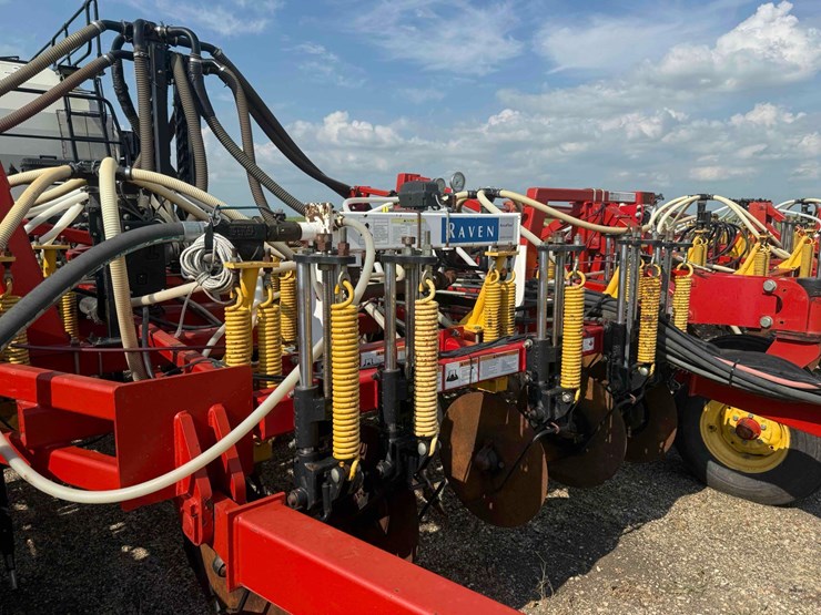 2006-bourgault-8710-air-seeder-image-35