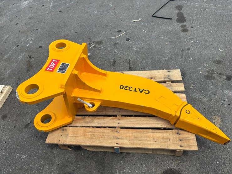 caterpillar-320-image-1