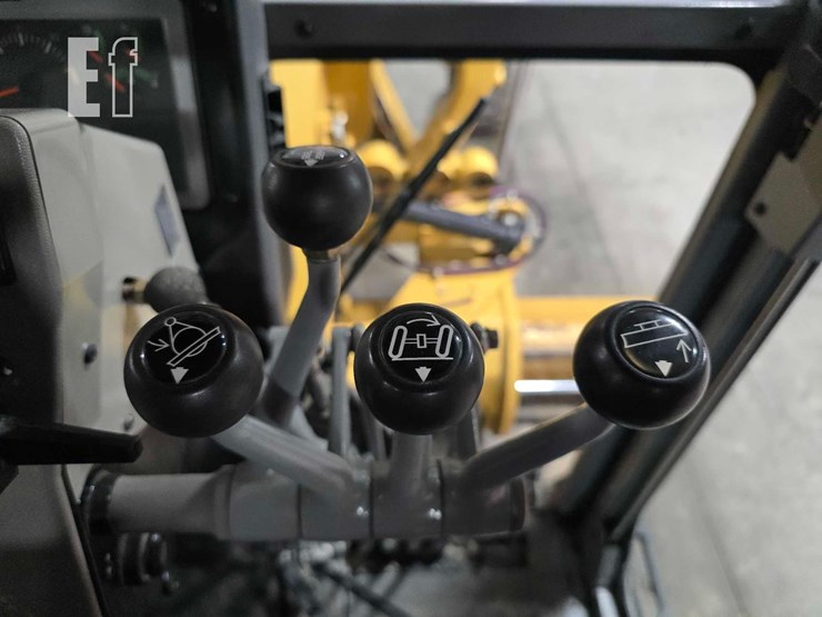 2022-caterpillar-140gc-image-18