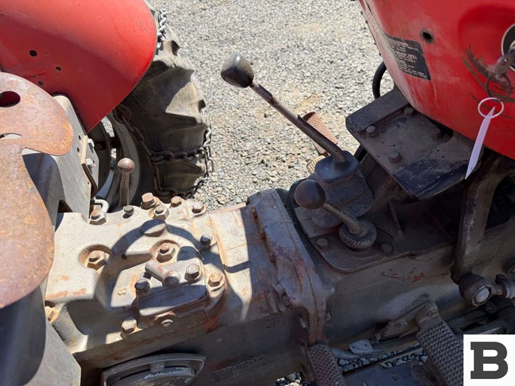 1975-massey-ferguson-235-image-31