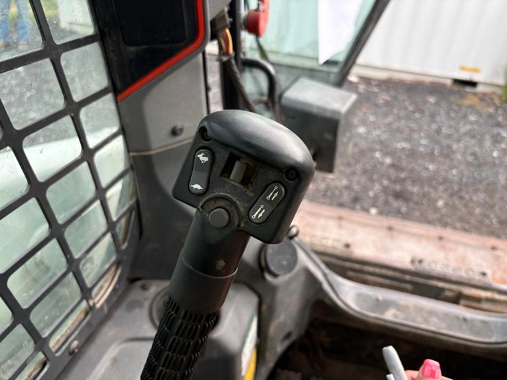 2021-bobcat-t66-image-25