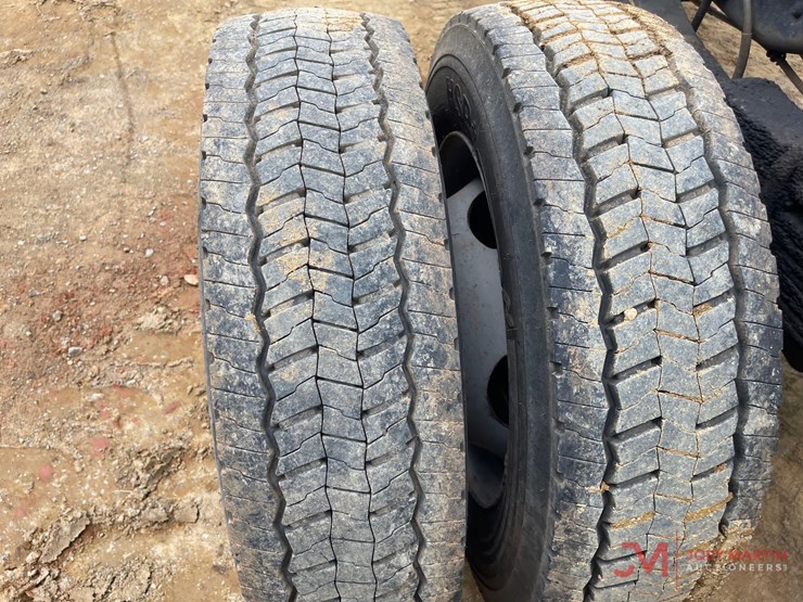 2016-ford-f-550-xl-super-duty-cab-&-chassis-truck-image-11