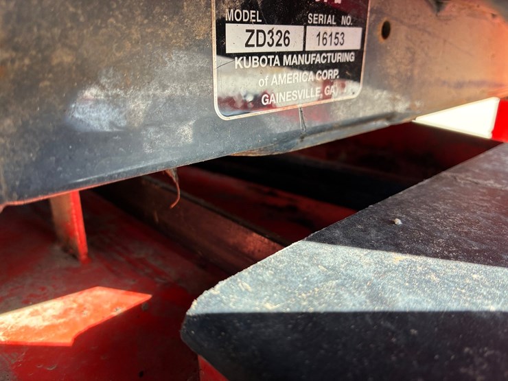 kubota-zd326s-image-11