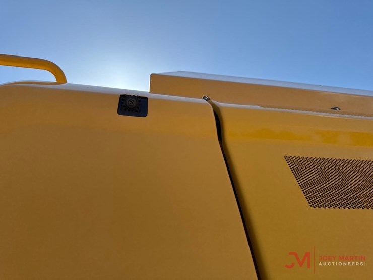 2024-caterpillar-352-image-20
