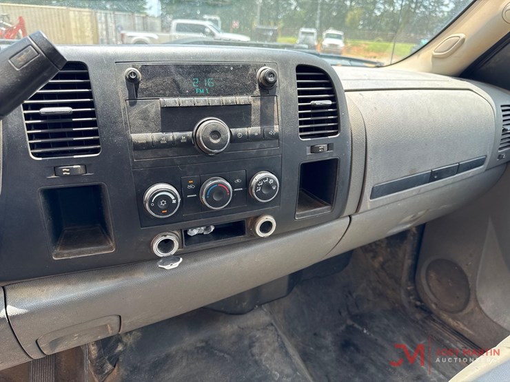 2010-chevrolet-2500-hd-service-truck-image-22