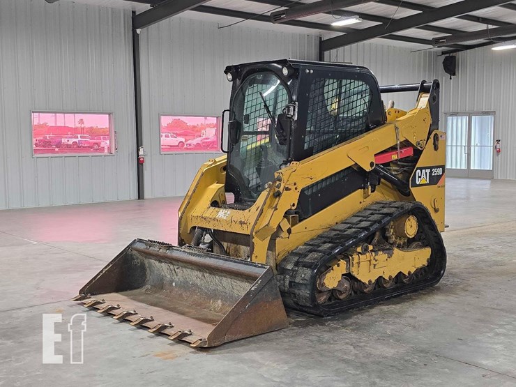 2015-caterpillar-259d-image-1