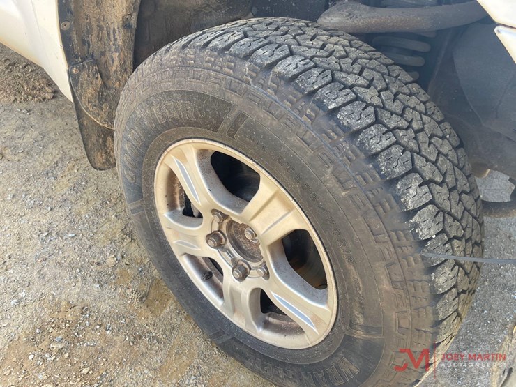 2010-toyota-tundra-sr5-image-8