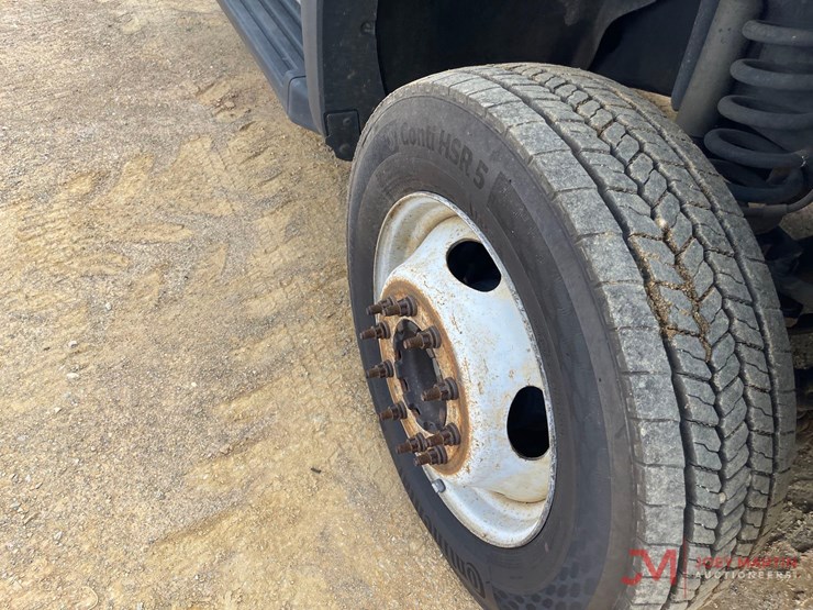 2016-ford-f-550-xl-super-duty-cab-&-chassis-truck-image-9