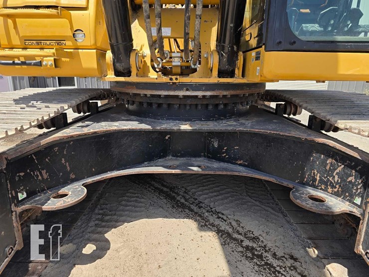 2024-caterpillar-340-image-28