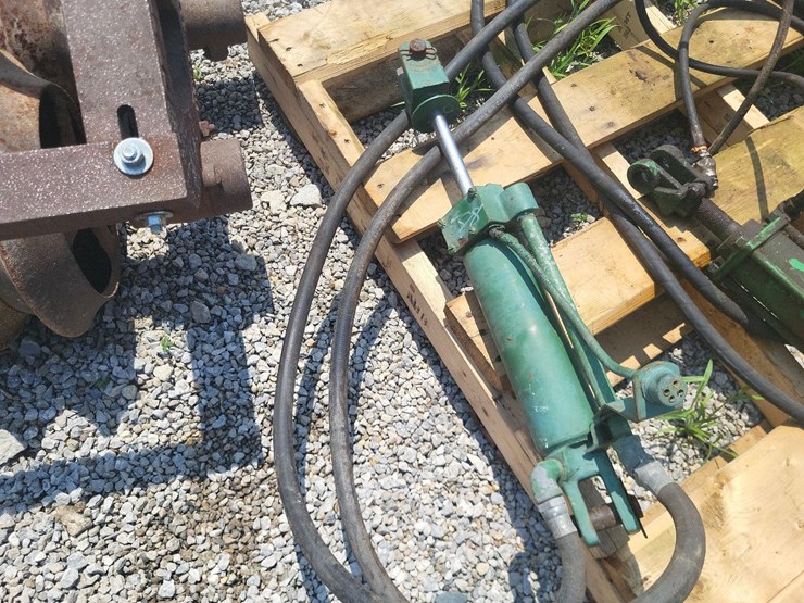 oliver-hydraulic-cylinder-w/hoses-image-4