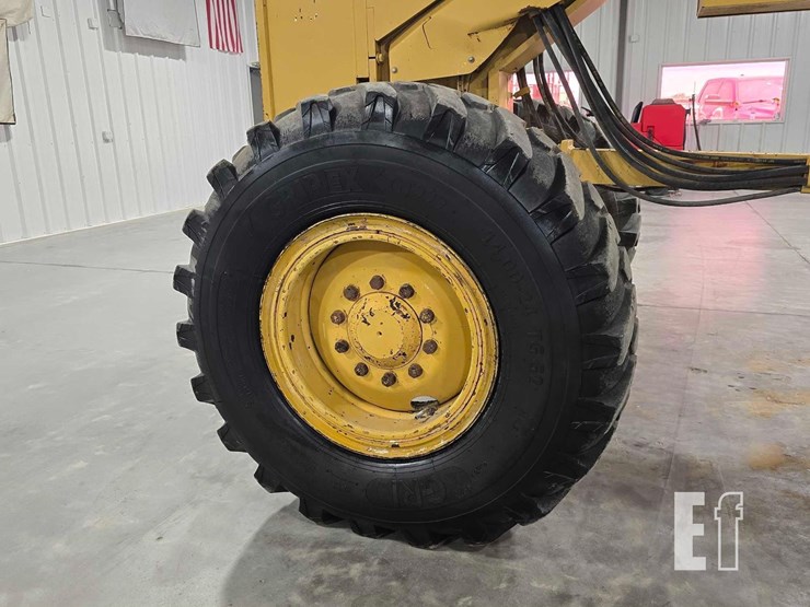 2001-caterpillar-140h-image-27