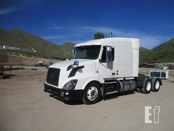 2015-volvo-10-image-1