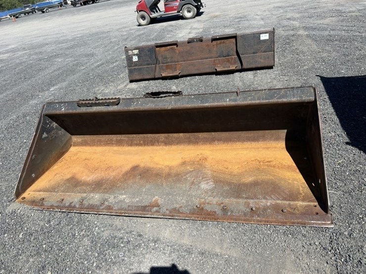 cat-84"-skidsteer-bucket-image-2