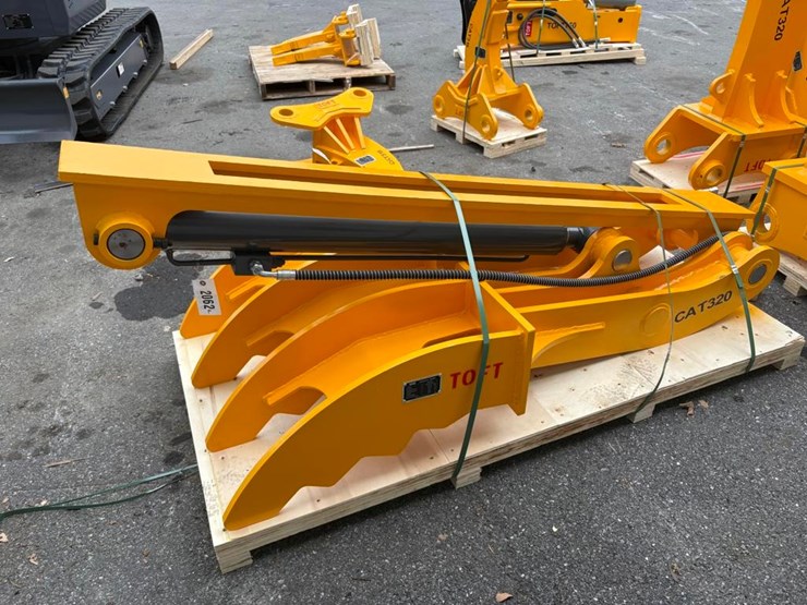 caterpillar-320-image-1