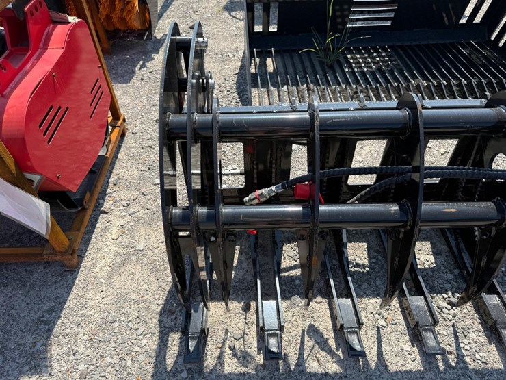 #2029-•-unused-future-clg72-skid-steer-curved-log-grabber-chxmq2605138-inv#48871-image-5
