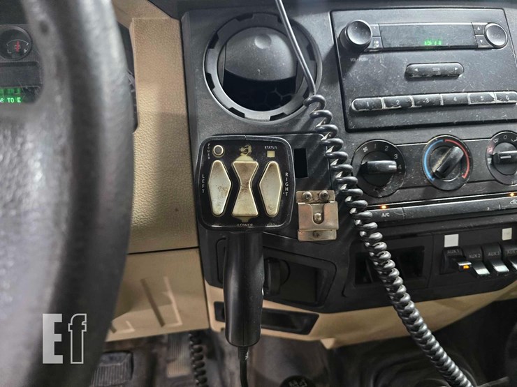 2009-ford-f550-image-17