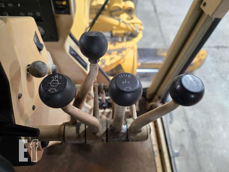 2001-caterpillar-140h-image-17