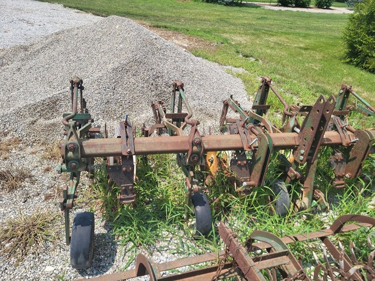 oliver-4r30"-3pt-hitch-cultivator-image-9