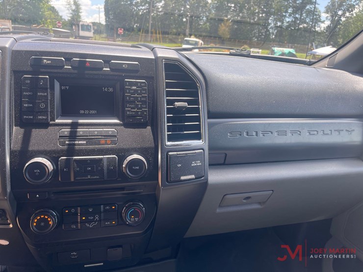 2017-ford-f-250-xlt-super-duty-pickup-truck-image-28