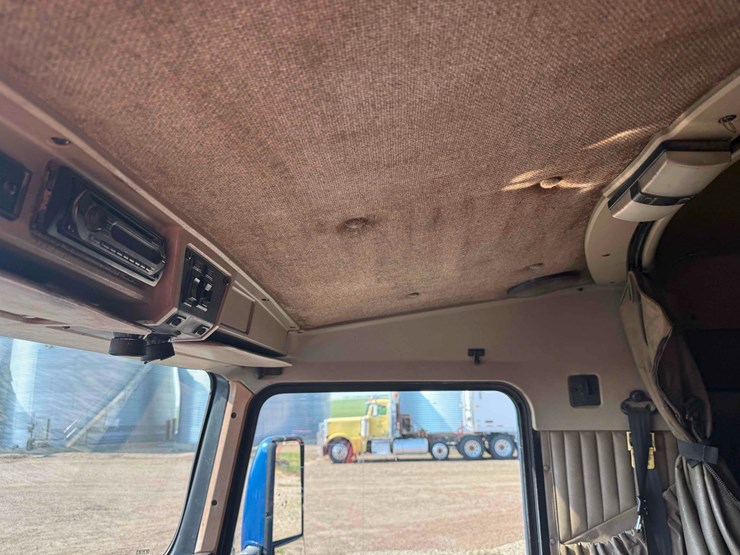 2000-kenworth-semi-image-35