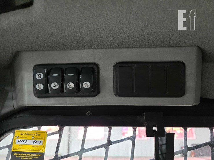 2014-caterpillar-272d-image-18