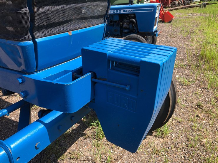 1977-ford-tractor-image-3