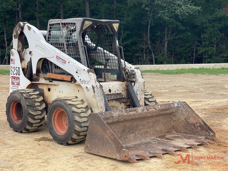 2002-bobcat-s250-skid-steer-loader-image-1