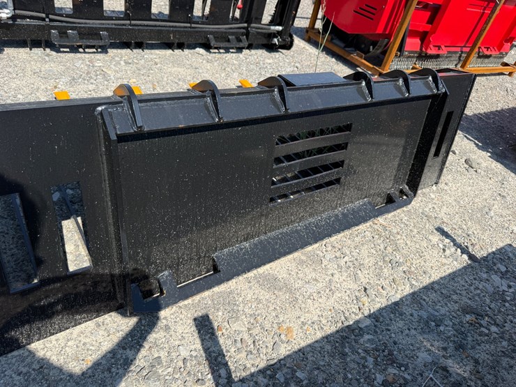 #2028-•-unused-future-rb66-67"-skid-steer-rock-bucket-c-dyscd2605153-inv#49394-image-8