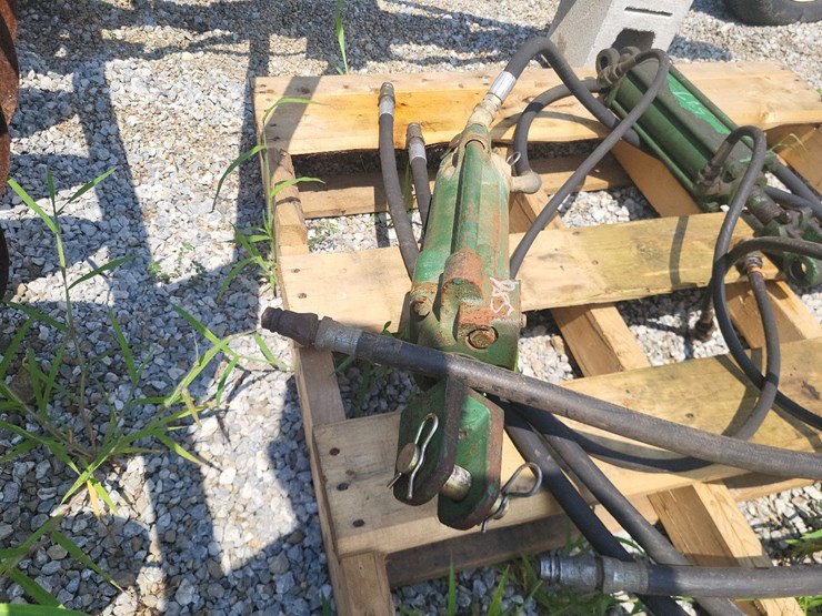 oliver-hydraulic-cylinder-w/hoses-image-4