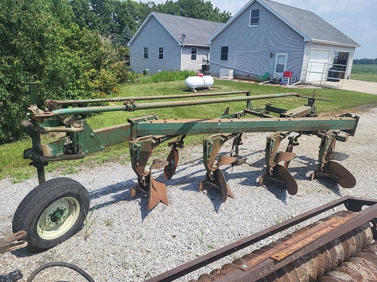 oliver-545-in-furrow--4-bottom-moldboard-plow-w/coulters-image-3