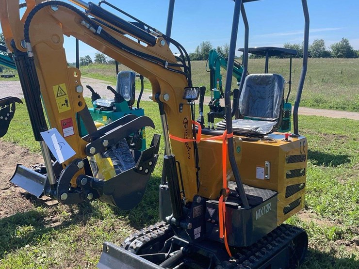 mx12r-mini-excavator-image-1
