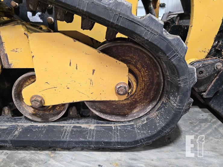 2021-caterpillar-239d3-image-29