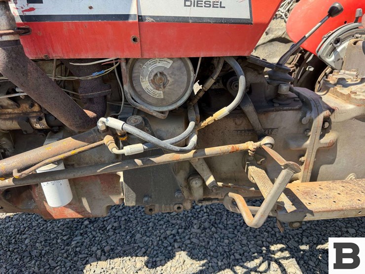 1975-massey-ferguson-235-image-13