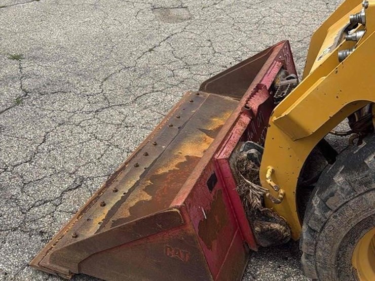 2021-caterpillar-236d3-image-10