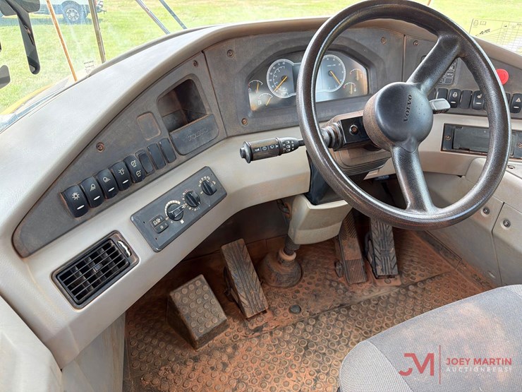 2022-volvo-a30g-image-38