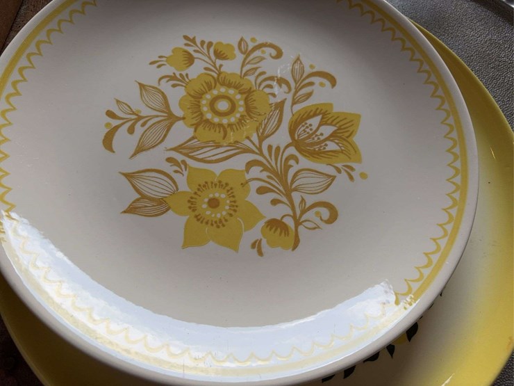 assorted-kitchenware-and-decorative-glassware-collection-image-5