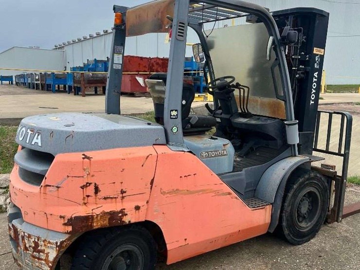 2014-toyota-forklift-image-4