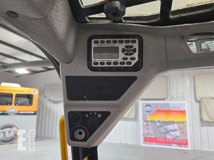 2020-jcb-3ts-8t-image-17