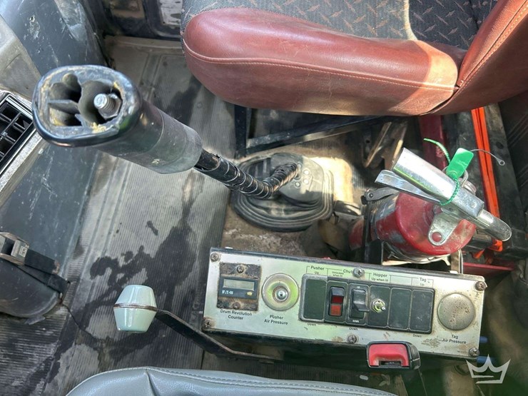 1994-mack-dm690s-image-17