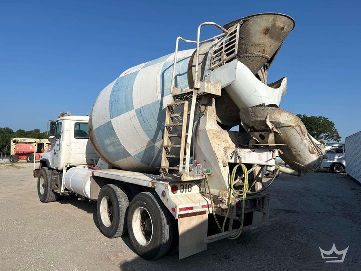 1994-mack-dm690s-image-2