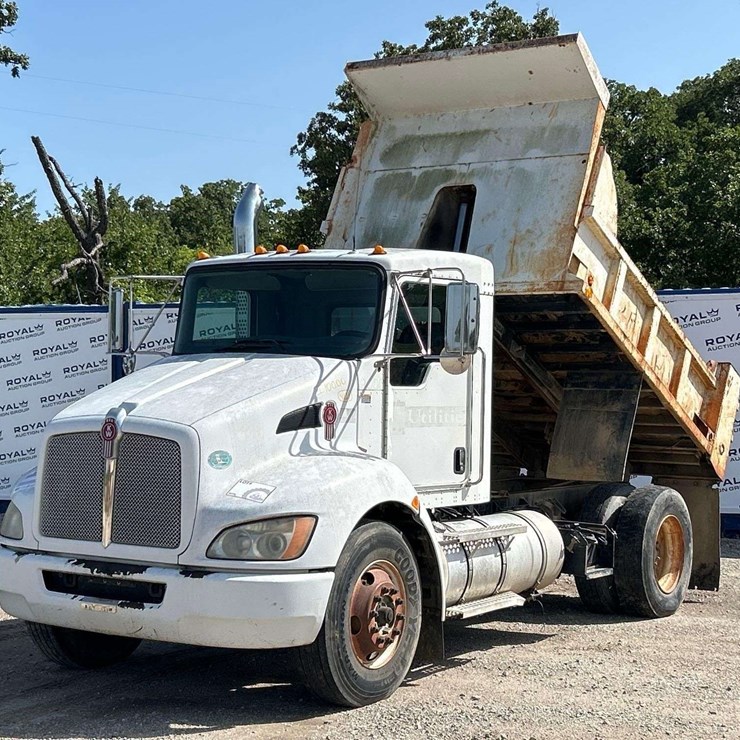 2009 Kenworth T300 S/A Dump Truck
