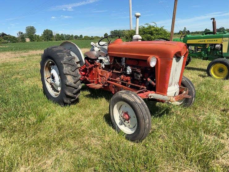 ford-820-image-1