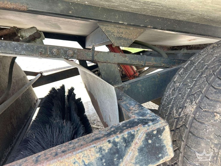 diamond-turf-turbovac-turf-sweeper-tractor-attachment-image-12