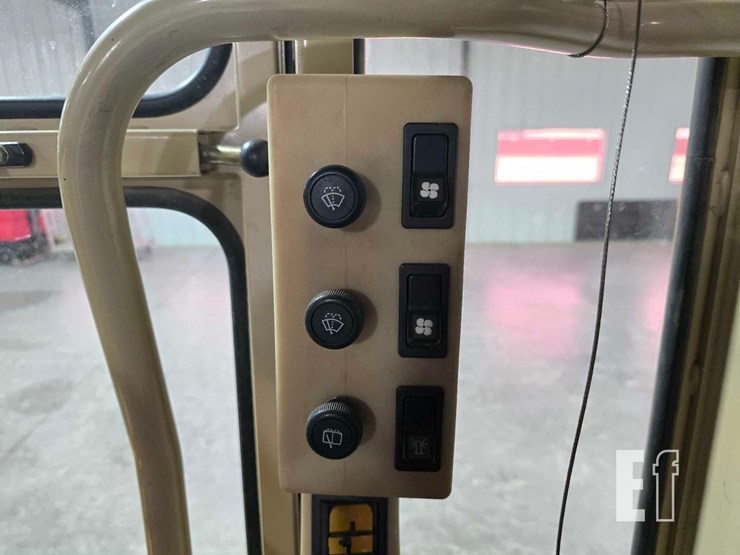 2005-caterpillar-143h-image-24